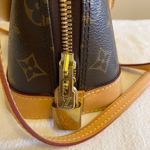 ❌SOLD❌Louis Vuitton: Alma BB Monogram - Picture 14 of 16